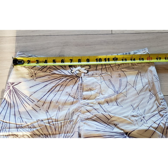 GAP Swim Shorts Lot Mens S 2pc USA Flag & Beige Floral Print Trunks Boardshorts - Picture 8 of 11